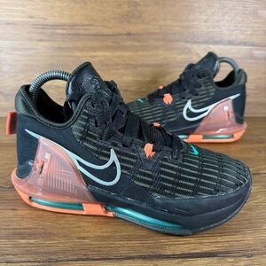 Nike LeBron witness 6 sneakers Basketball Shies Youth Size 4.5 Lace Up